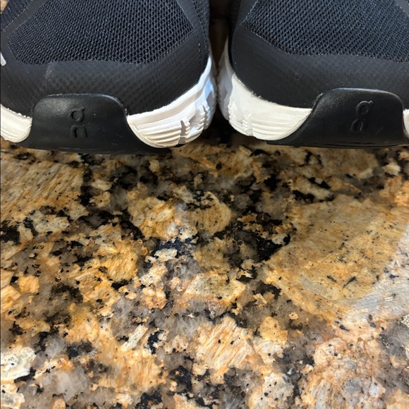 On Cloud sneakers women’s size 8.5 - Picture 6 of 9